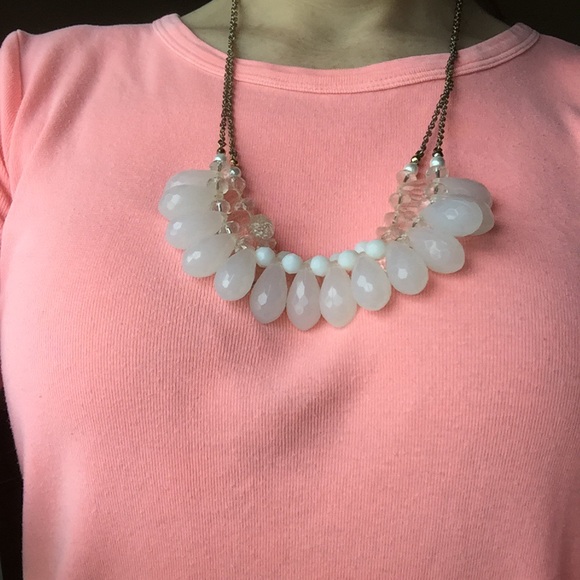 🌟White & Clear Beaded Statement Necklace 🌟 - Picture 2 of 2